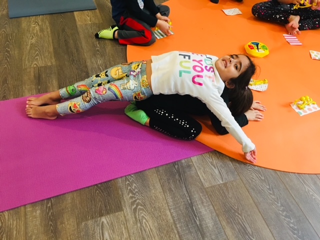 kids fan yoga
